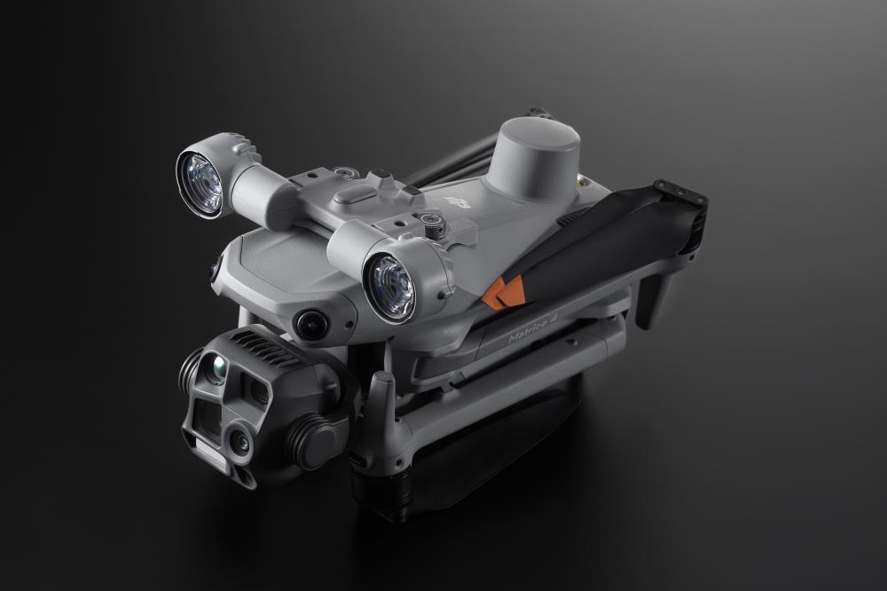 DRONE ACC AL1 SPOTLIGHT CP EN 00000579 DJI